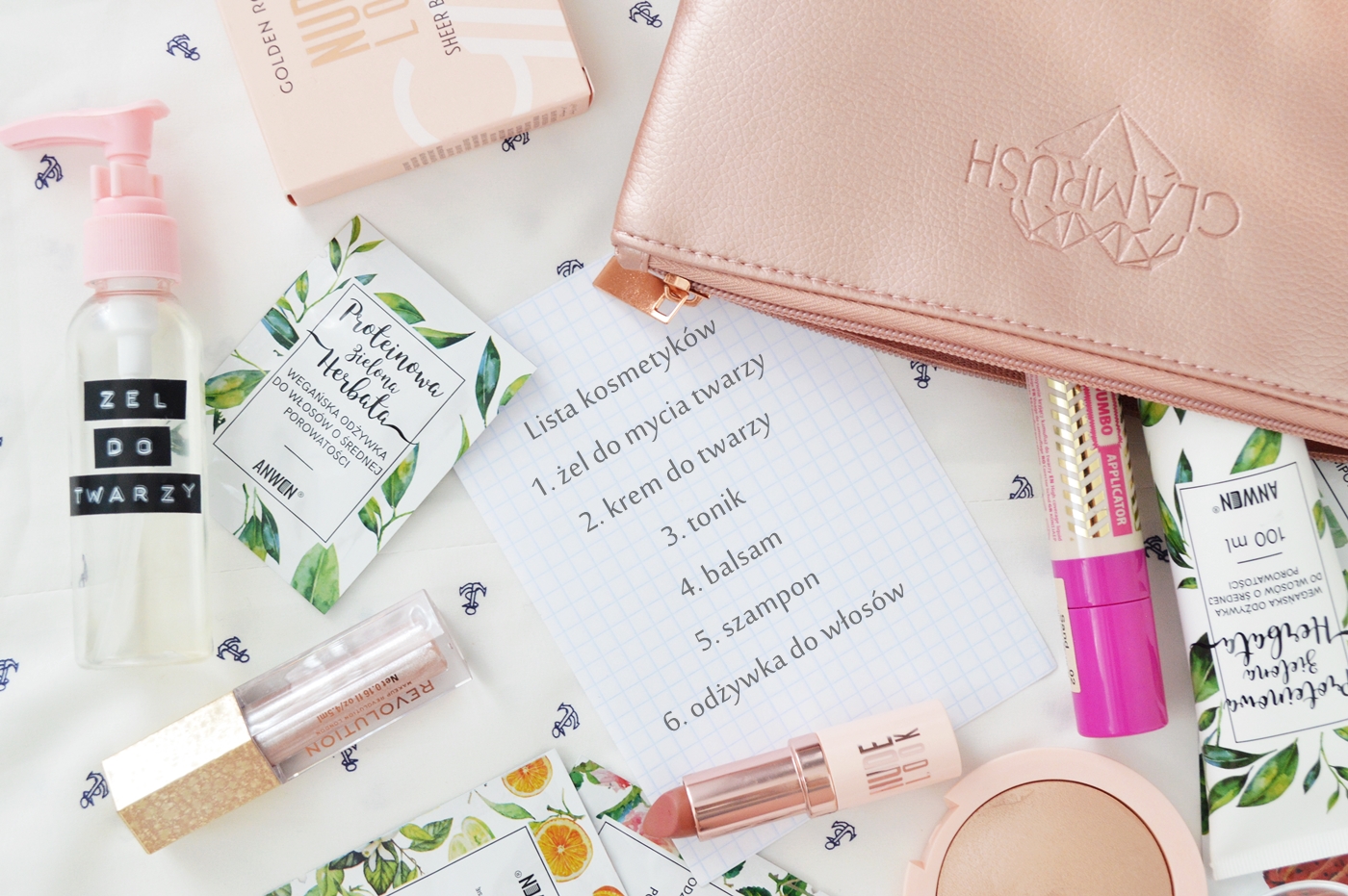 jak spakować kosmetyczkę na wyjazd rady puderek.com.pl